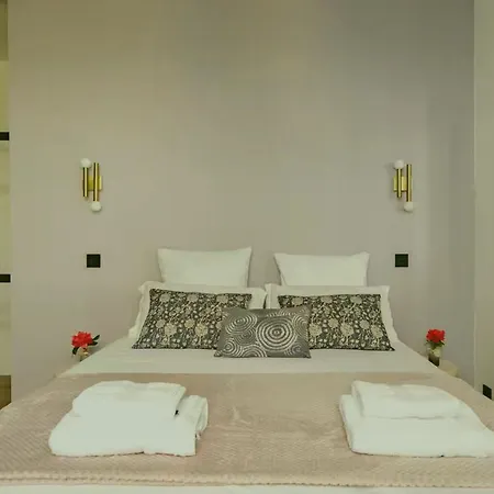 4 Bedrooms Nurnberg Apartment